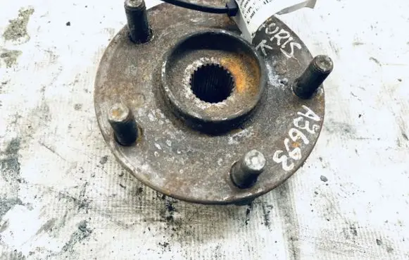 Front wheel hub