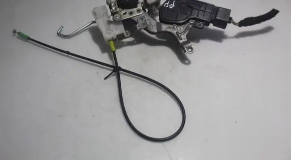 Peugeot 107 Front door lock