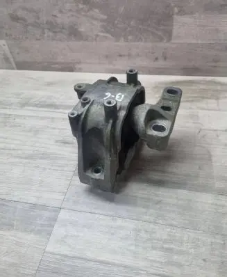 Volkswagen PASSAT B6 Engine mount bracket HM345110