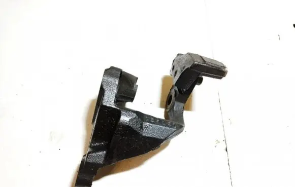 Mazda CX-7 Engine mounting bracket T31831