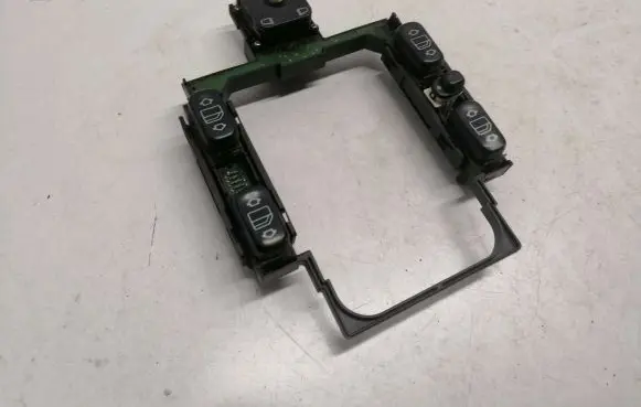 Mercedes-Benz E W210 Electric window control switch 2108200110 03750000