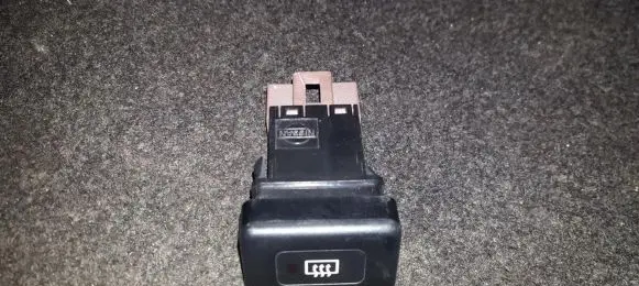 Nissan Almera Windscreen/window heater switch