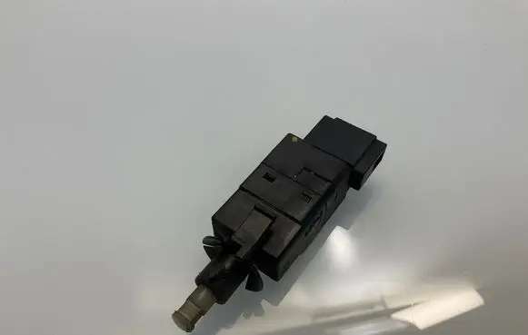 Mercedes-Benz E W211 Brake pedal sensor switch 0015454009 A0015454009
