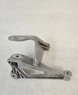 Engine mounting bracket