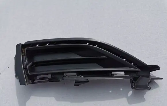 Volkswagen Golf VII Front bumper lower grill