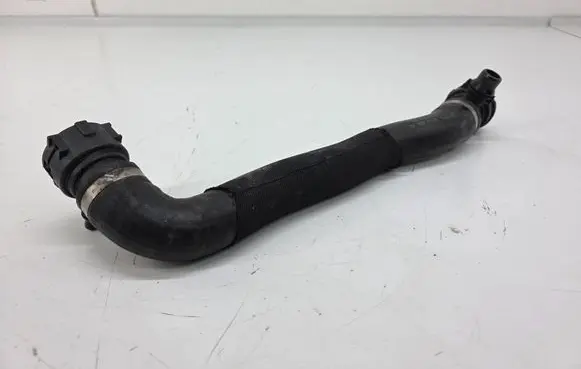 Engine coolant pipe/hose