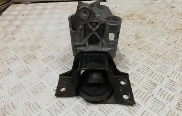 Nissan Micra Engine mount bracket 11210AX600 11210AY600 586370