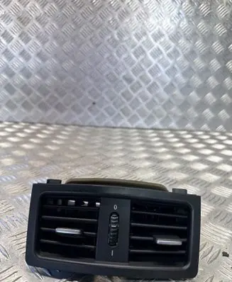 Rear air vent grill