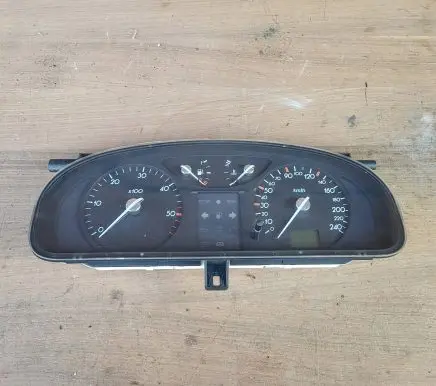 Renault Laguna II Speedometer (instrument cluster) 8200399758 11018550083