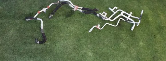 Engine coolant pipe/hose