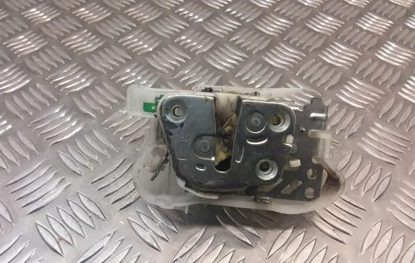 Subaru Legacy Front door lock