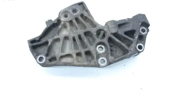 Opel Vivaro Engine mounting bracket 8200741714