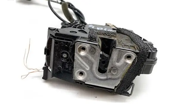 Opel Vivaro Front door lock 93457081
