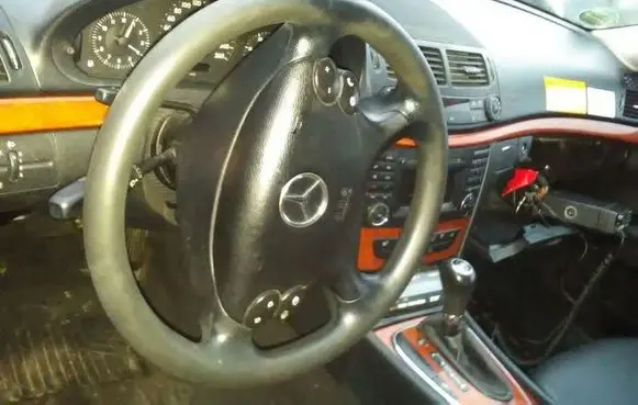 Mercedes-Benz E W211 Dashboard brak