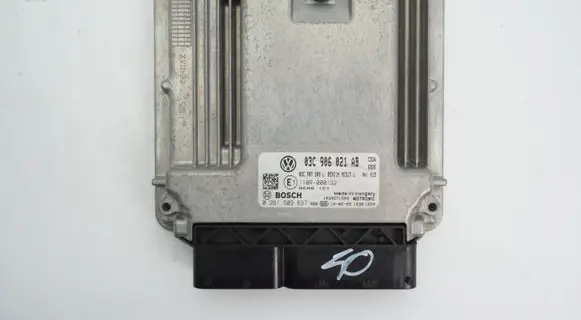 Volkswagen Touran II Engine control unit/module ECU 03C906021AB 0261S09637