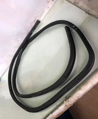 Nissan Juke II F16 Front door rubber seal 
