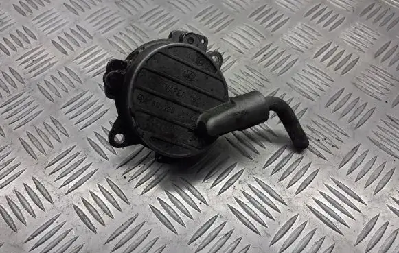 Mercedes-Benz C W203 Vacuum pump A6112300065