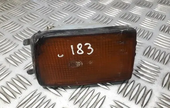 Volkswagen Golf III Front indicator light 858039