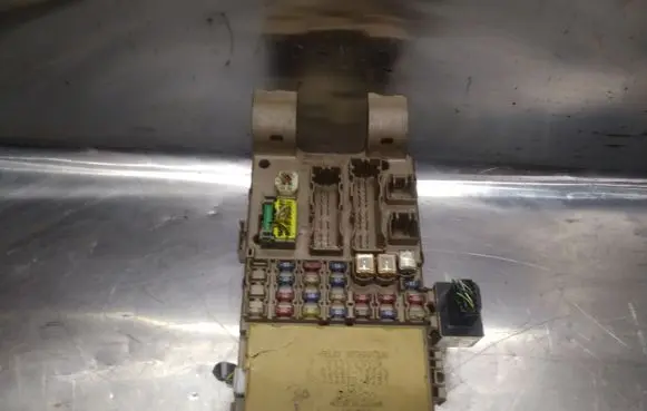 Toyota Corolla Verso E121 Fuse box set 8264113040 2323000231