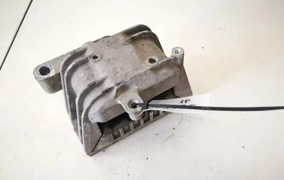 Skoda Octavia Mk2 (1Z) Engine mount bracket 1k0199262