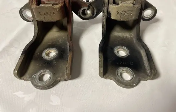 Chevrolet Captiva Front door upper hinge 06H27