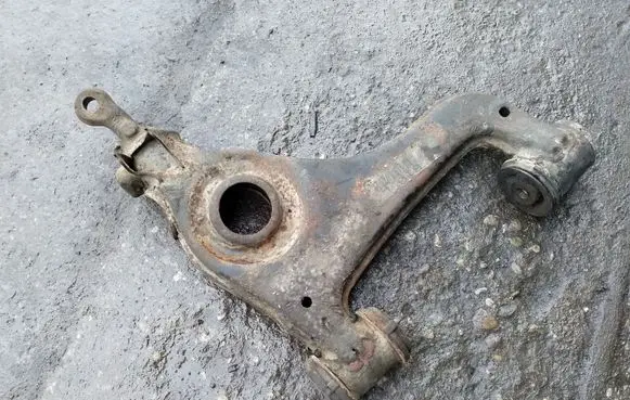 Mercedes-Benz E W210 Front lower control arm/wishbone