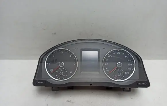 Volkswagen Tiguan Speedometer (instrument cluster) 5N0920983A