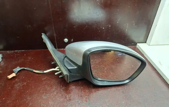 Peugeot 208 I Front door electric wing mirror E20211047