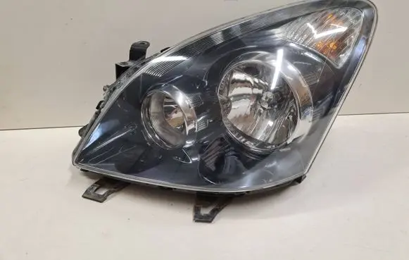 Toyota Corolla Verso AR10 Headlight/headlamp