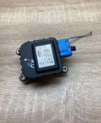 Audi A6 S6 C5 4B Air flap motor/actuator 4B1820511C 0132801129
