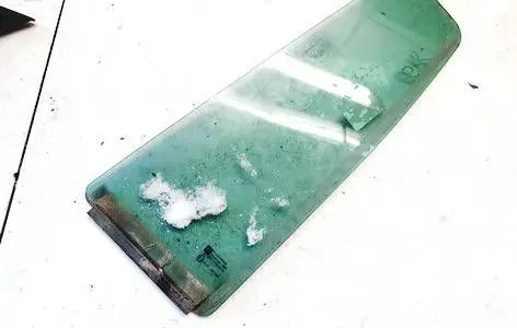 Opel Zafira A Rear vent window glass as3