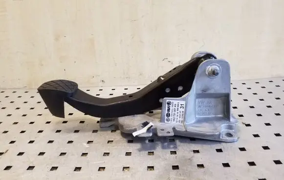 Volkswagen Scirocco Brake pedal 1K2721057AN
