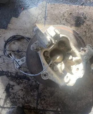 BMW 5 E39 Front wheel hub