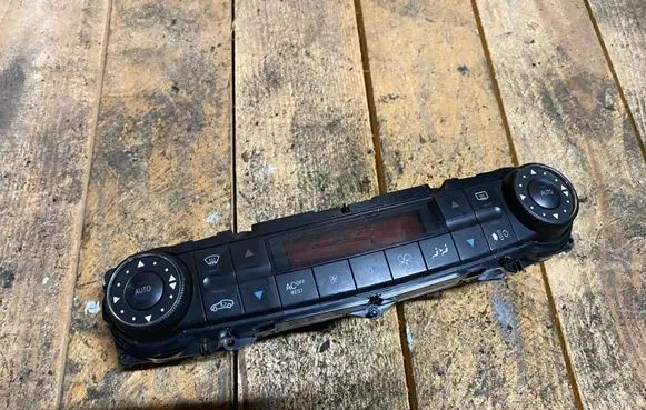 Mercedes-Benz E W211 Climate control unit A2118300685 2118300685