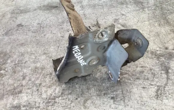 Renault Megane III Fender mounting bracket 6256102E