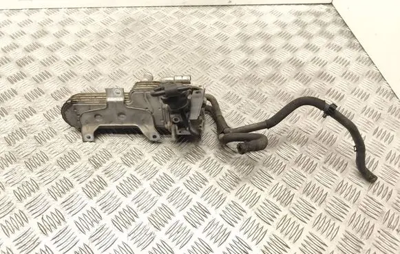 Volkswagen Touran I EGR valve cooler 039131513D