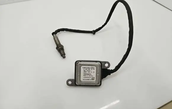 Mercedes-Benz C W205 Lambda probe sensor A0009052809 1811220686 A2C16442600