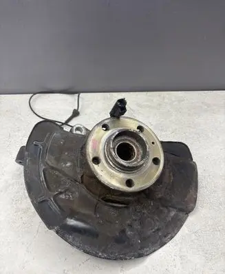 Front wheel hub spindle knuckle