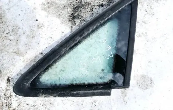 Volkswagen Touran I Front triangle window/glass e643r00048 e643r-00048