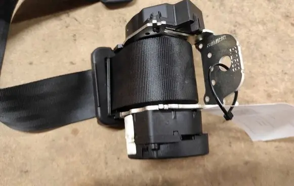Volvo S40 Middle seatbelt (rear) 6084253R0B NAL1002040324 372539