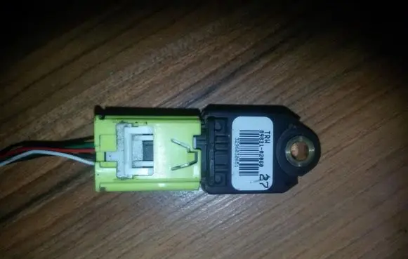Toyota Auris 150 Airbag deployment crash/impact sensor 8983102060