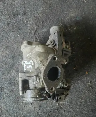 Volkswagen Golf V Throttle valve 03G128063M 03G131501N