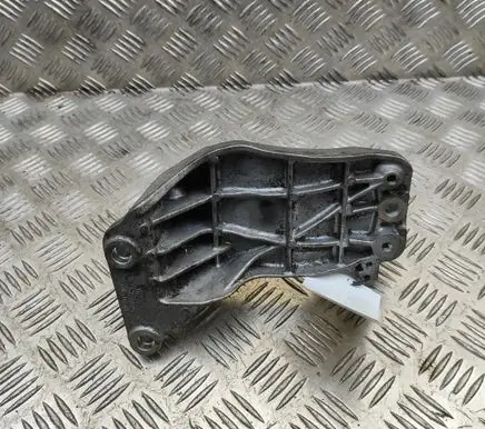 Jeep Grand Cherokee (WK) Generator/alternator bracket K68194513AA