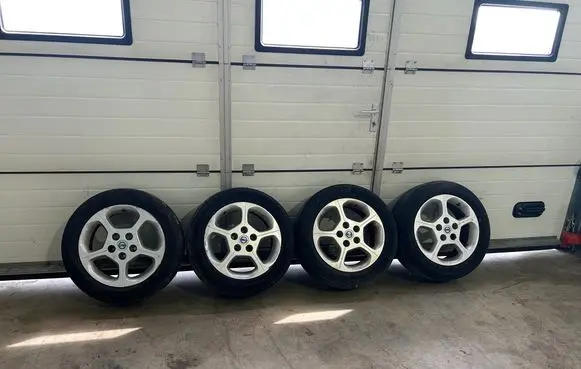 Nissan Leaf I (ZE0) R16 alloy rim 