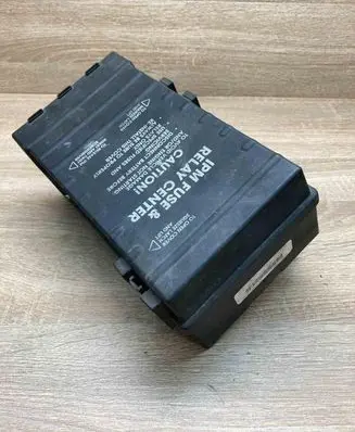 Chrysler Voyager Fuse module 04869000AJ