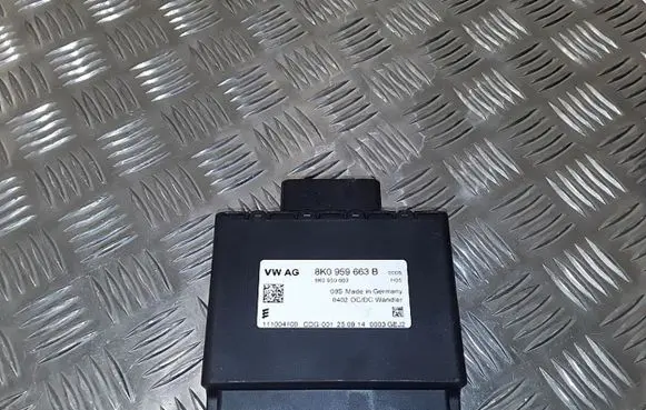Audi A5 8T 8F Voltage converter/converter module 8K0959663B