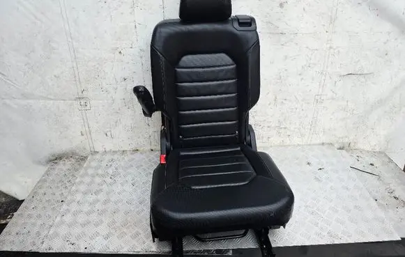 Volkswagen Atlas Second row seats 82834925 3CN963561
