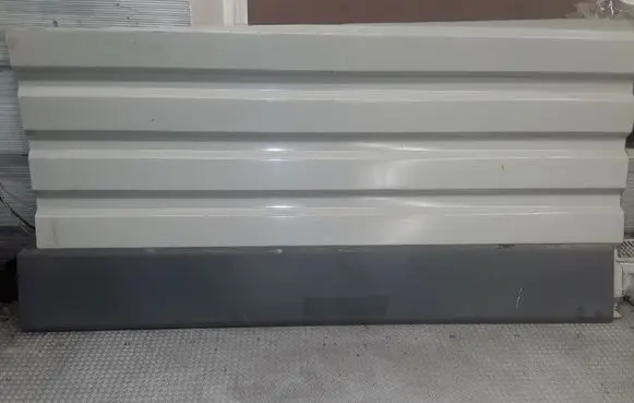 Rear fender molding trim