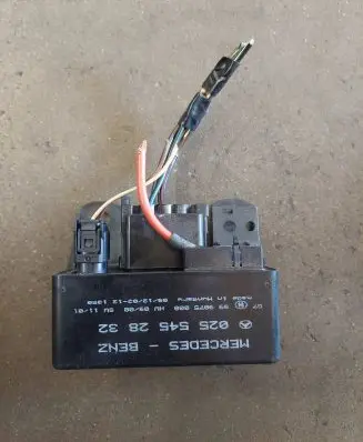 Mercedes-Benz A W168 Glow plug pre-heat relay 0255452832