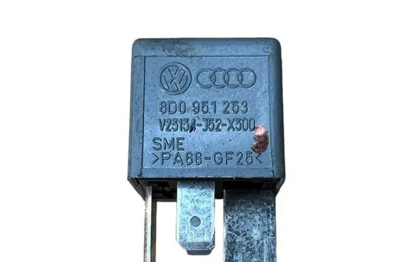 Skoda Superb B5 (3U) Other relay 8D0951253 V23134J52X300